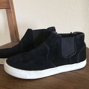 Black ankle sneakers